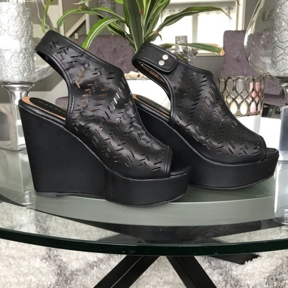 *SOLad*💜Madden Girl Black Peep Toe Bootie Wedges Sz 6 - Picture 1 of 7